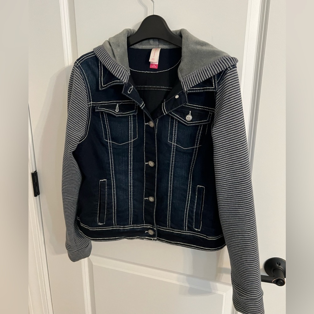 No Bo Hooded Jean Jacket with Fleece Lined Hood & Swatshirt Sleeves Sz. L fits M